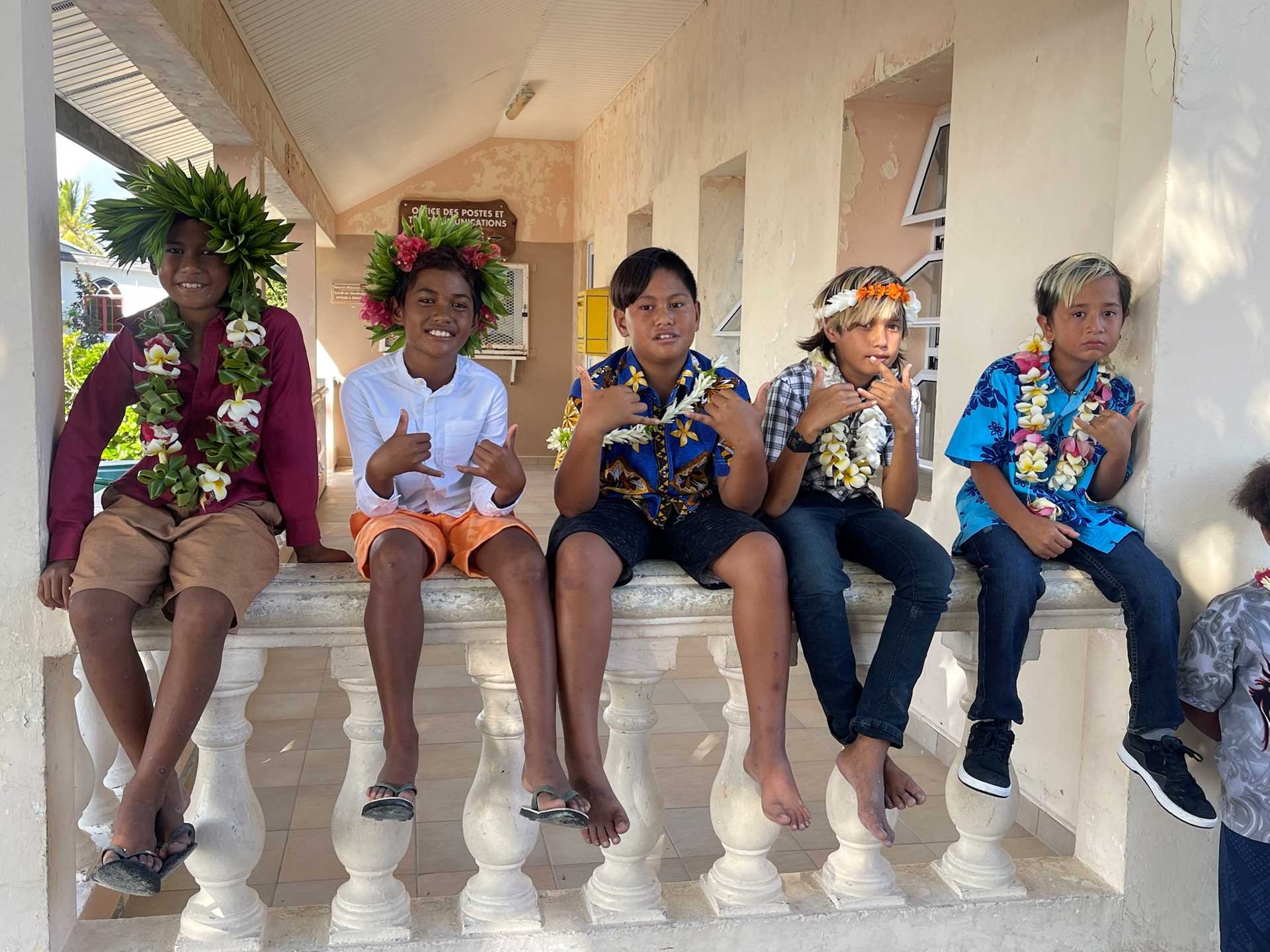 Local Polynesian Children.JPG